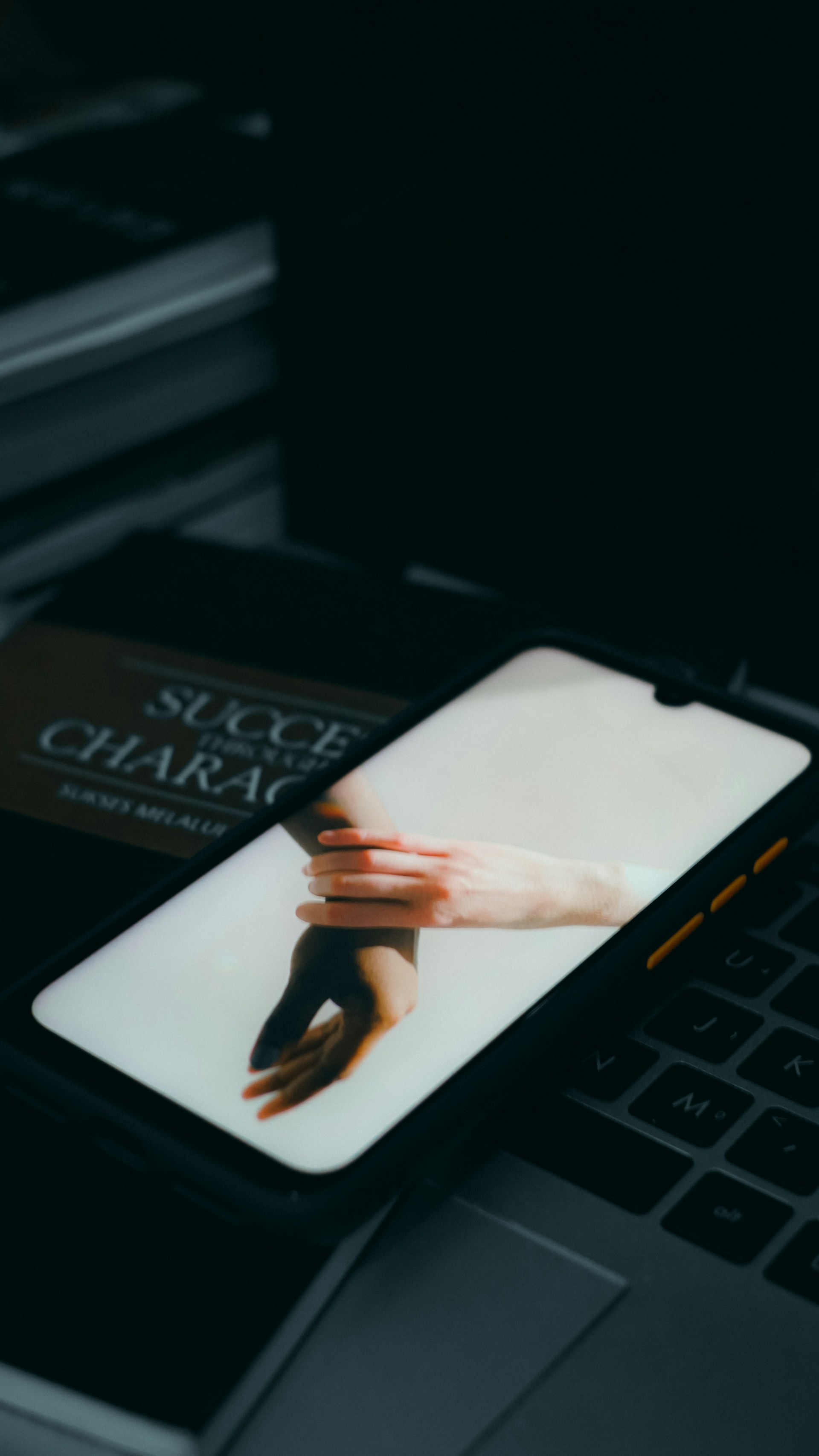 Mati Tertawa: Apa yang Terjadi pada Riwayat Chat WhatsApp dan History Pencarian Google Kita Saat Tiada?